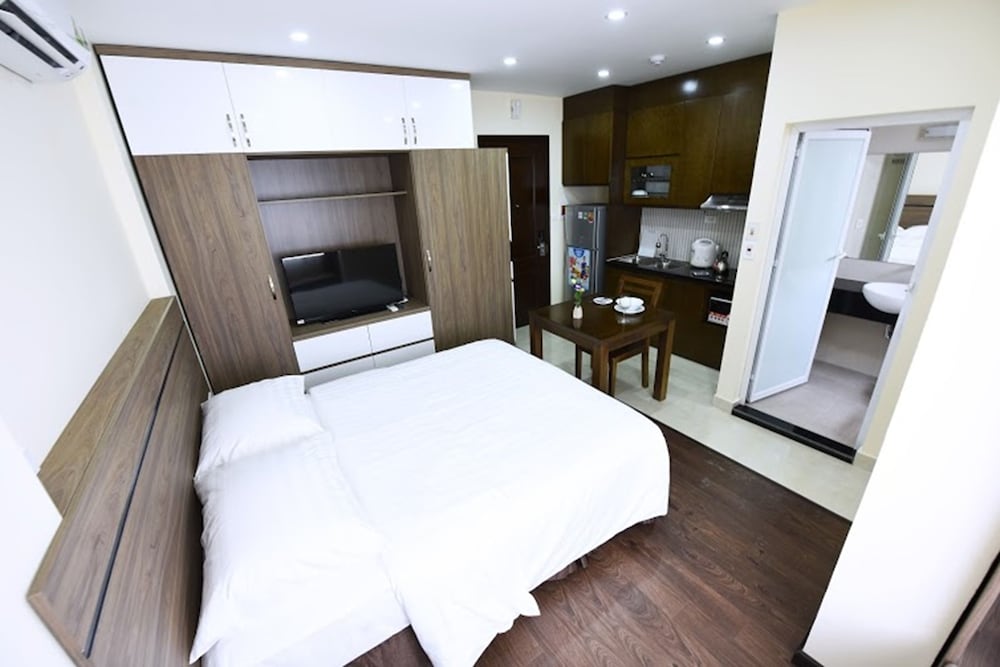 STUDIO, KITCHEN