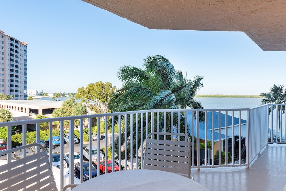 Lover's Key Resort by Check-In Vacation Rentals 7/70