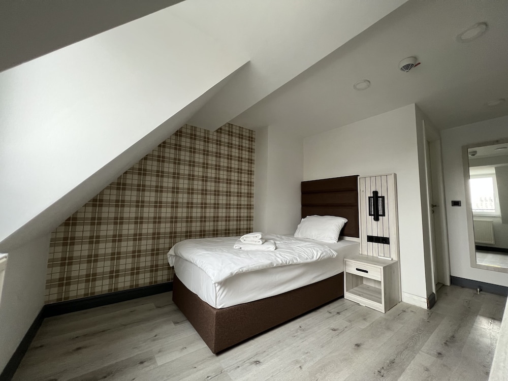 Hotel Innception 9/21