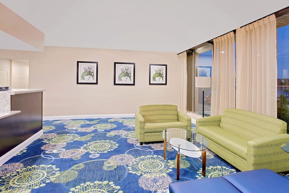 Days Inn By Easton 16/18