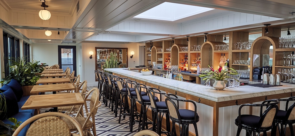 The Drayton Hotel Savannah, Curio Collection by Hilton 38/51