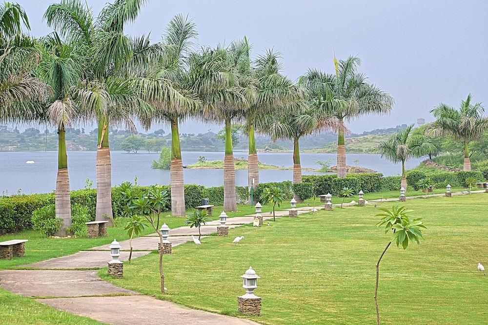 Tatsaraasa Resort and Spa Udaipur 24/40