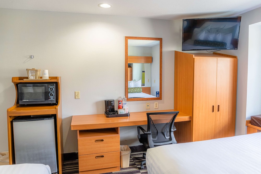 Microtel Inn Suites Kingsland 41/55