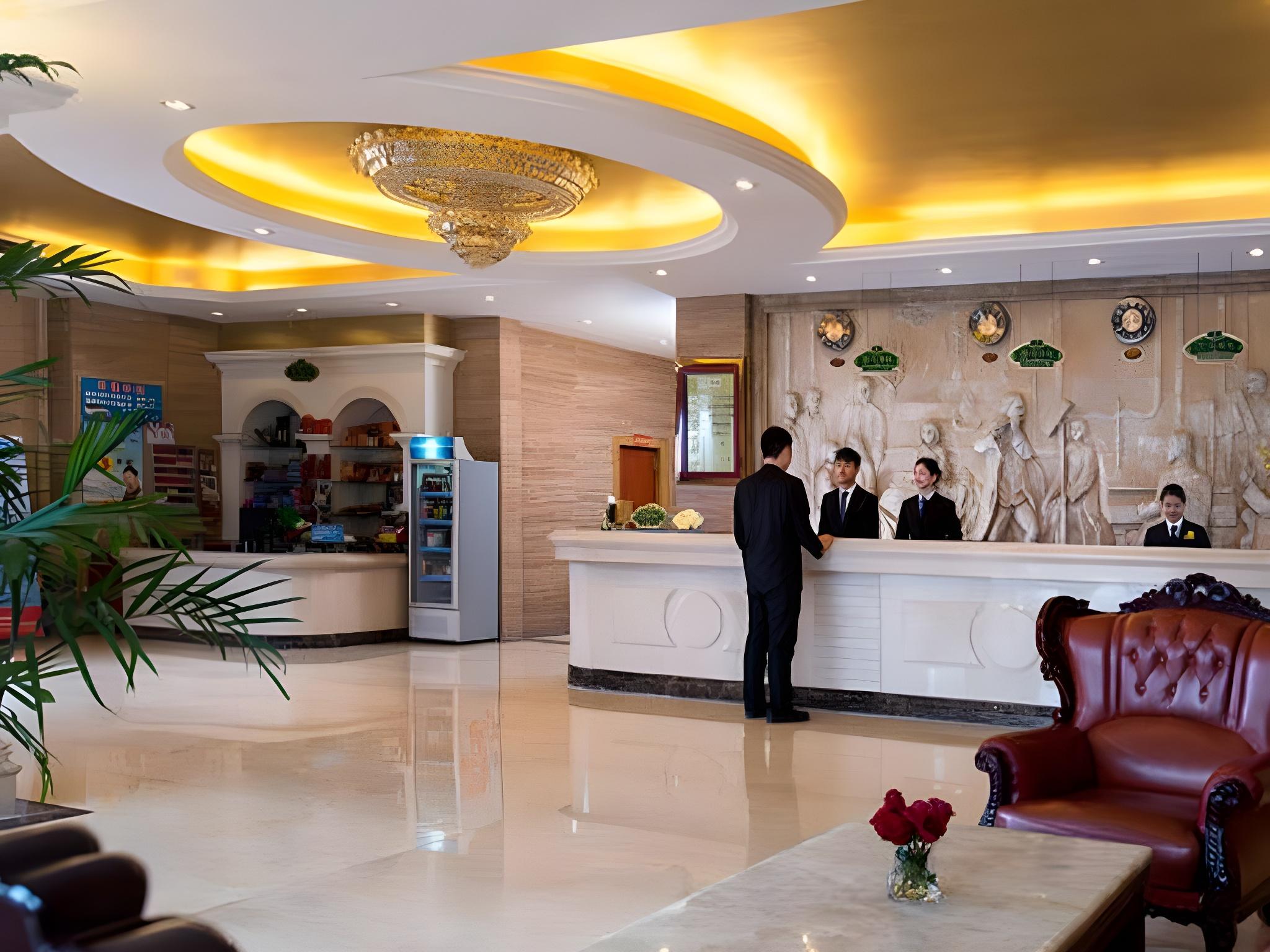 Vienna Hotel (Shenzhen Pinghu Center Metro Station) 16/42
