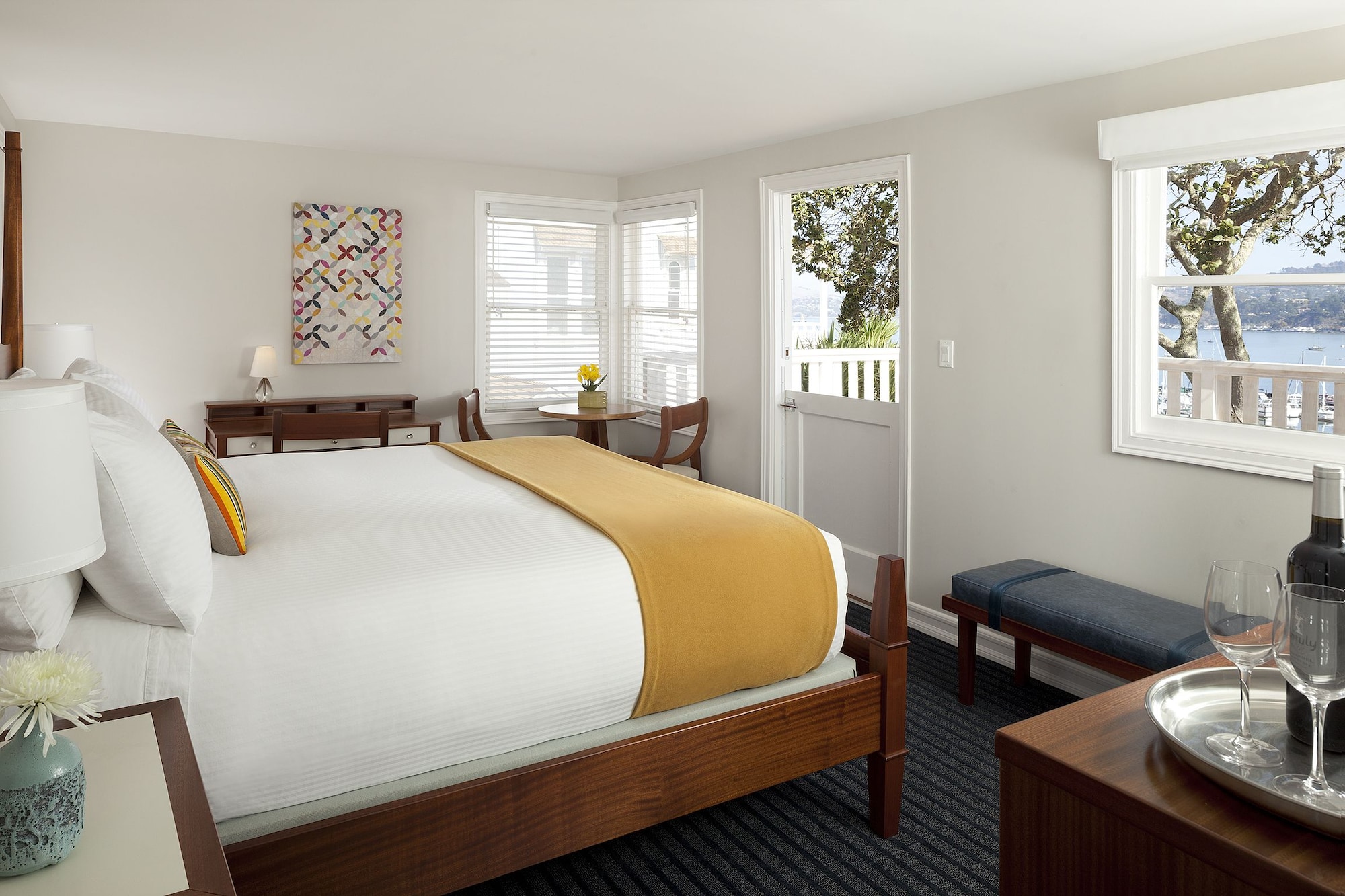 Cottage, Suite, King Bed, Sofa, Hill Side