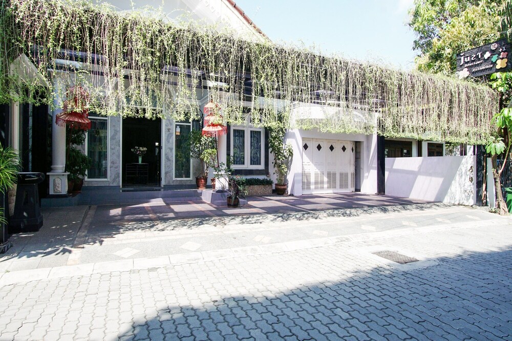 OYO 3986 Just 11 Boutique Residence Syariah 28/32