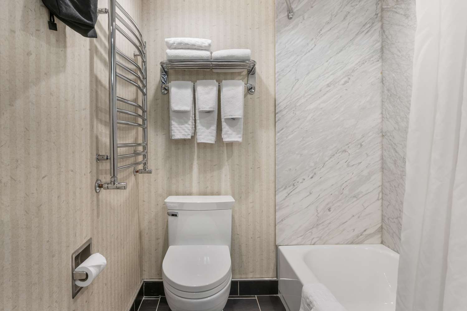 Best Western Plus Kelowna Hotel and Suites 15/15