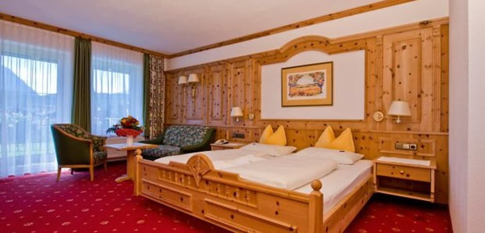 DELUXE, DOUBLE BED