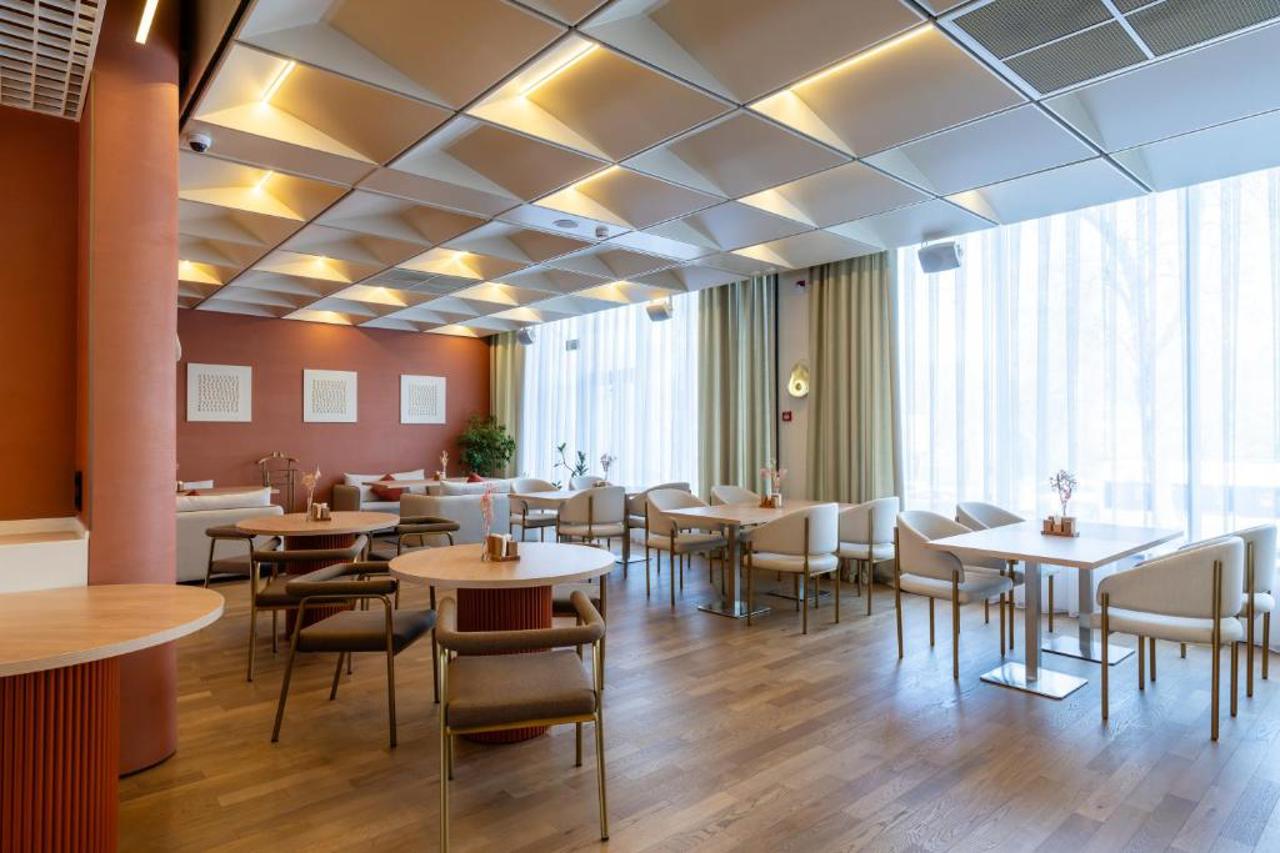Renion Almaty Hotel 21/23