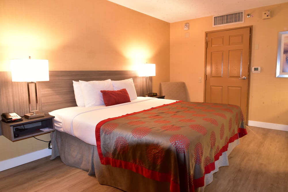 Room, King Bed, Bay View, High Floor، Ramada by Wyndham San Diego National City 5/6