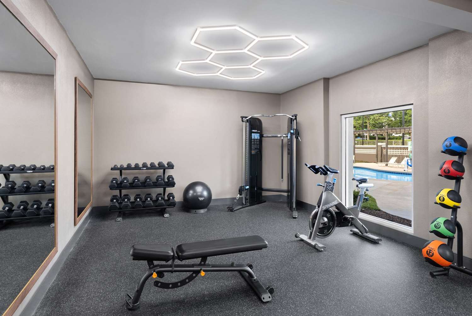La Quinta Inn & Suites by Wyndham Greensboro NC 29/55