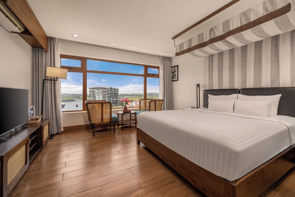 The Blossom Hoi An Ocean Front Hotel & Spa 11/50