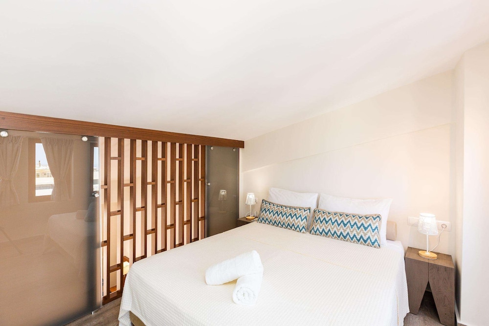 Maisonette, Double and Twin Beds، Theartemis Palace 9/10