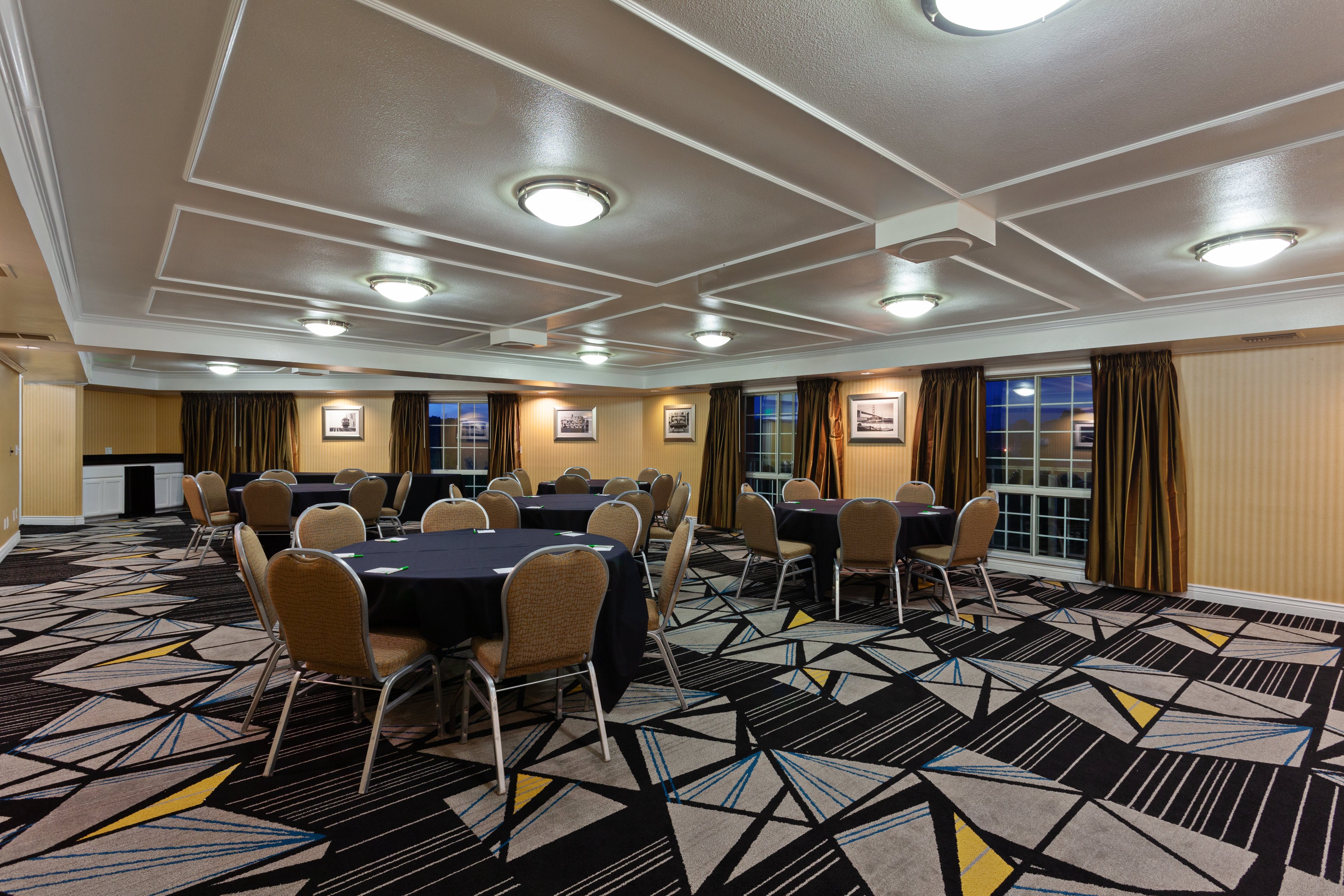Holiday Inn San Mateo 58/65