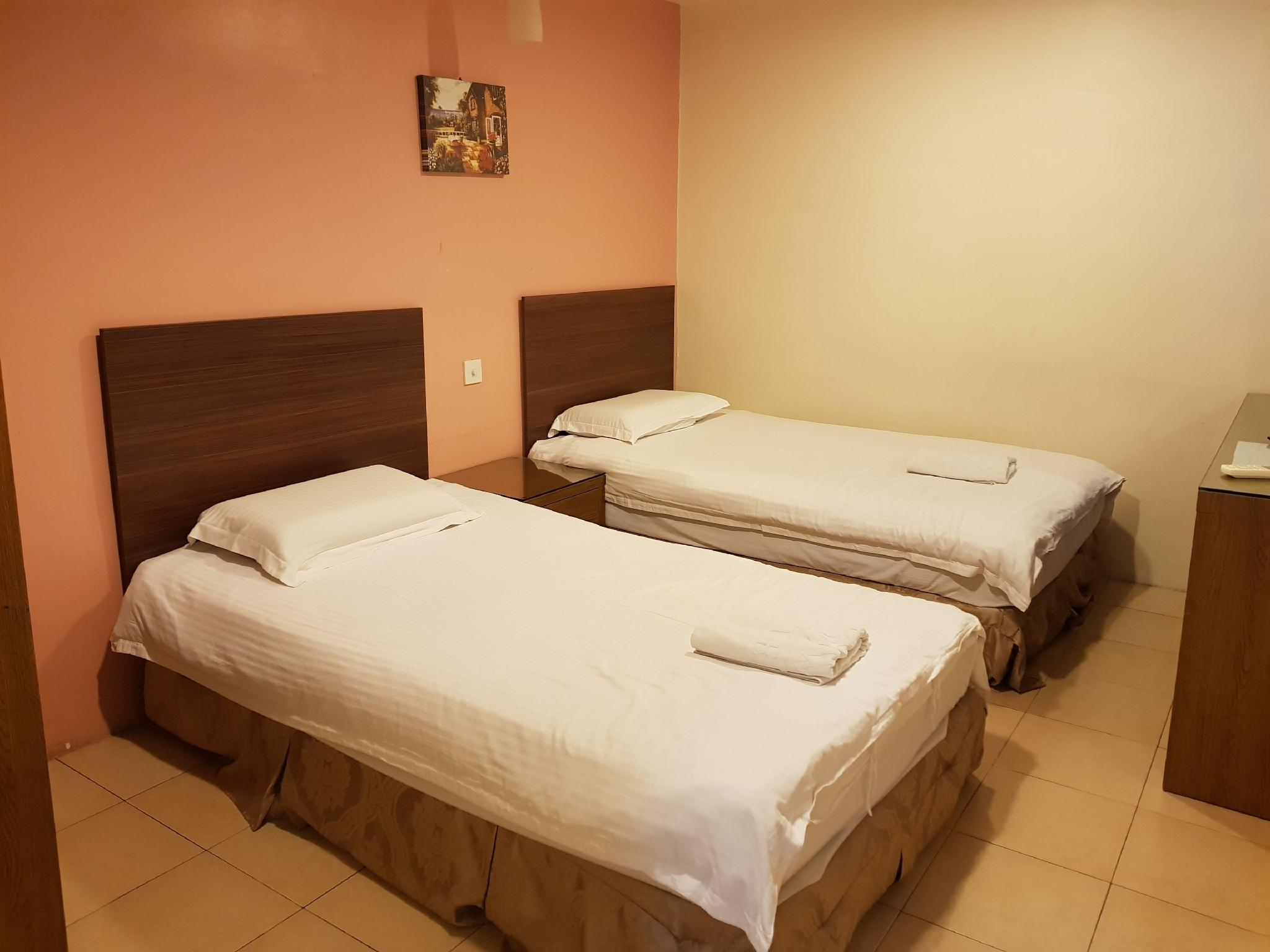 Basic, 2 Double Beds