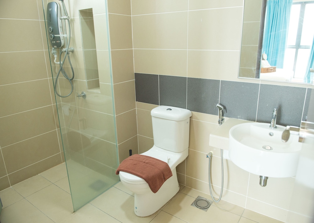 One Amerin Mall & Suites 48/50