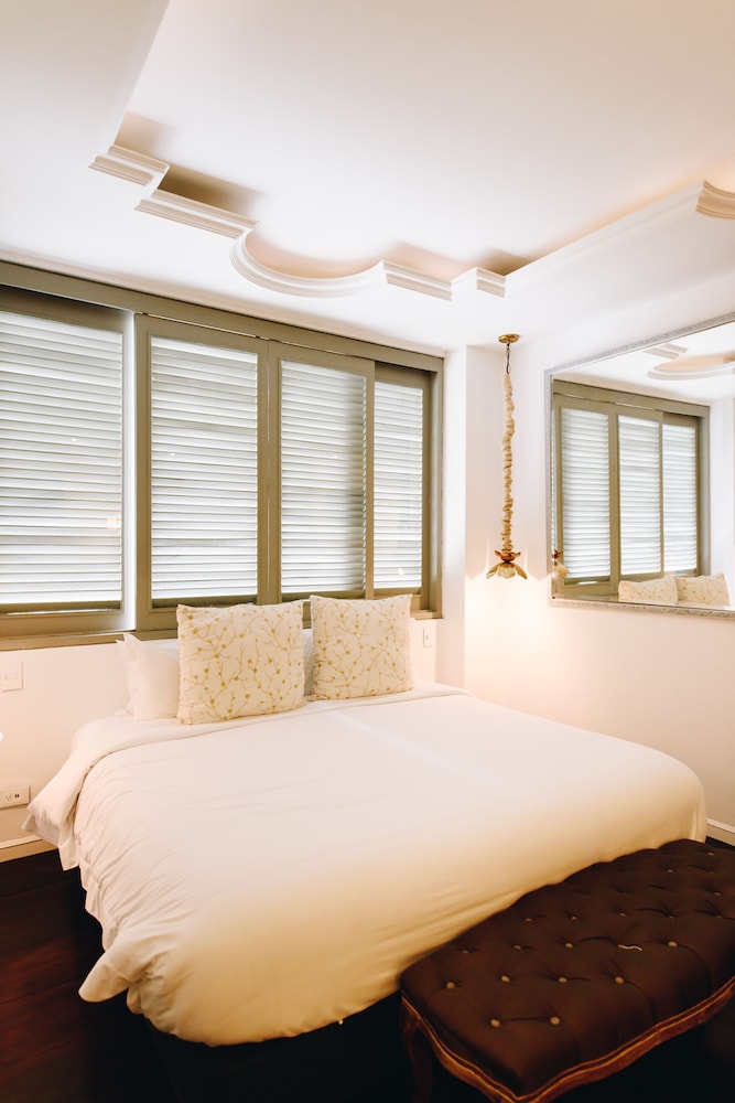 CLASSIC, SUITE, QUEEN BED
