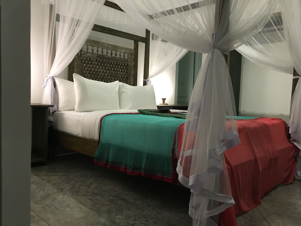 DELUXE, DOUBLE BED
