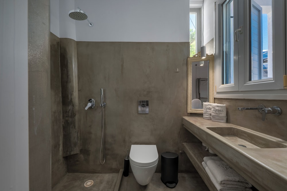 Flaskos Suites 50/50