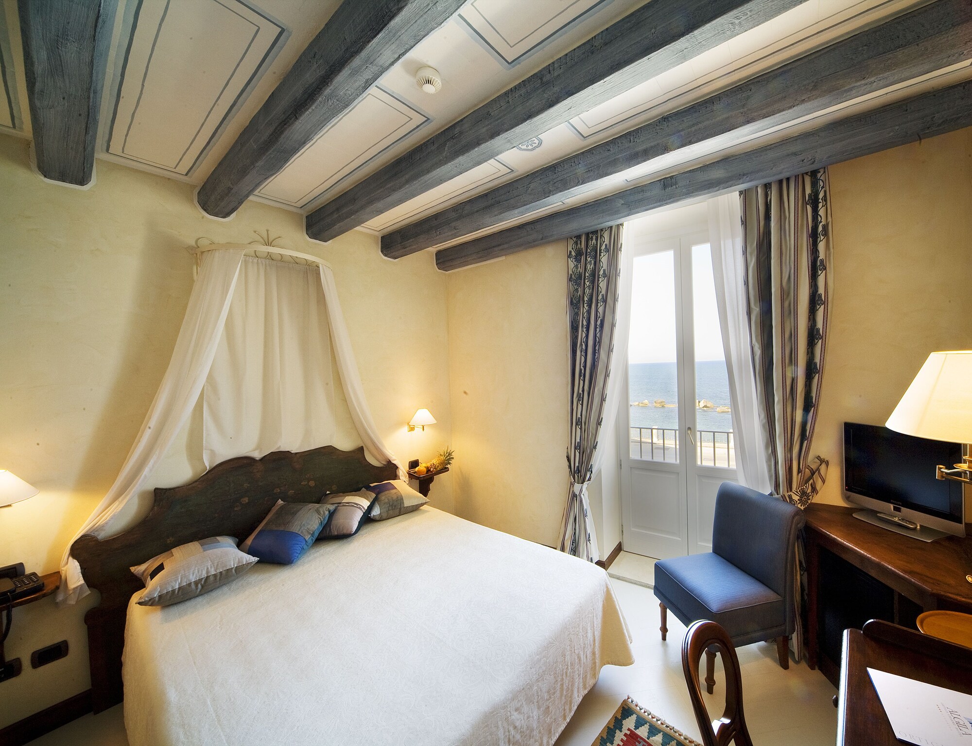 CLASSIC, SINGLE, DOUBLE BED, SEA VIEW