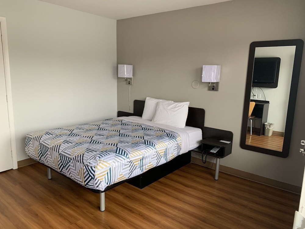 STANDARD, QUEEN BED