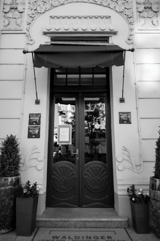 Waldinger Hotel 4/50