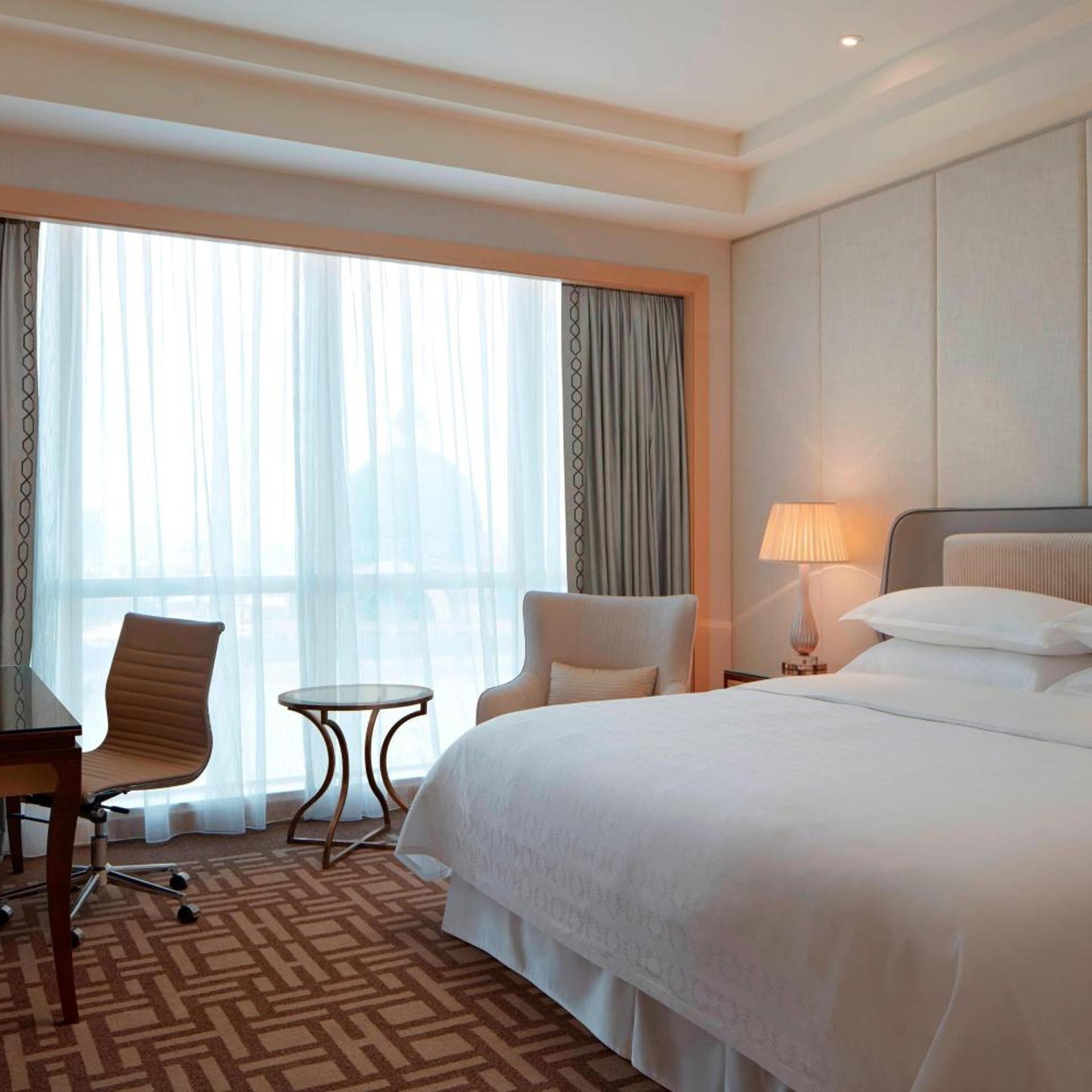 Guest Room, Deluxe, King Bed, City View, Sheraton Petaling Jaya Hotel 3/6