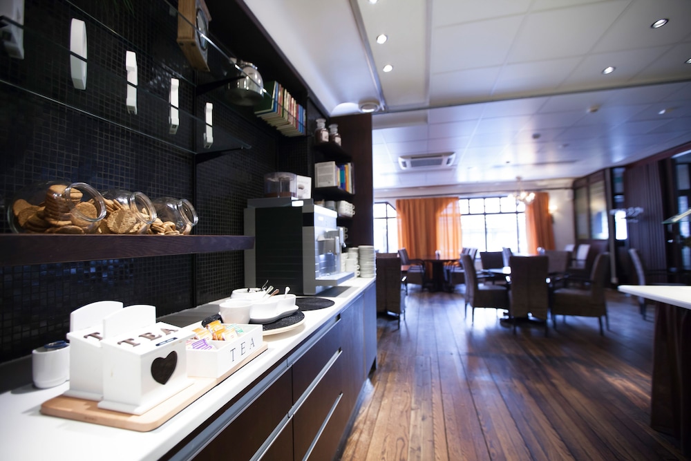restaurant cafeteria