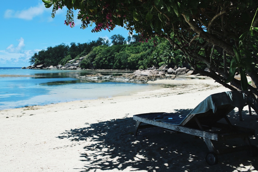 CROWN BEACH HOTEL 41/50