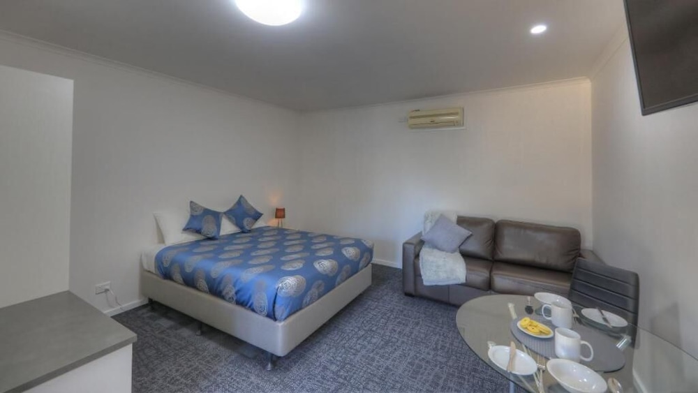 Paruna Motel 12/36