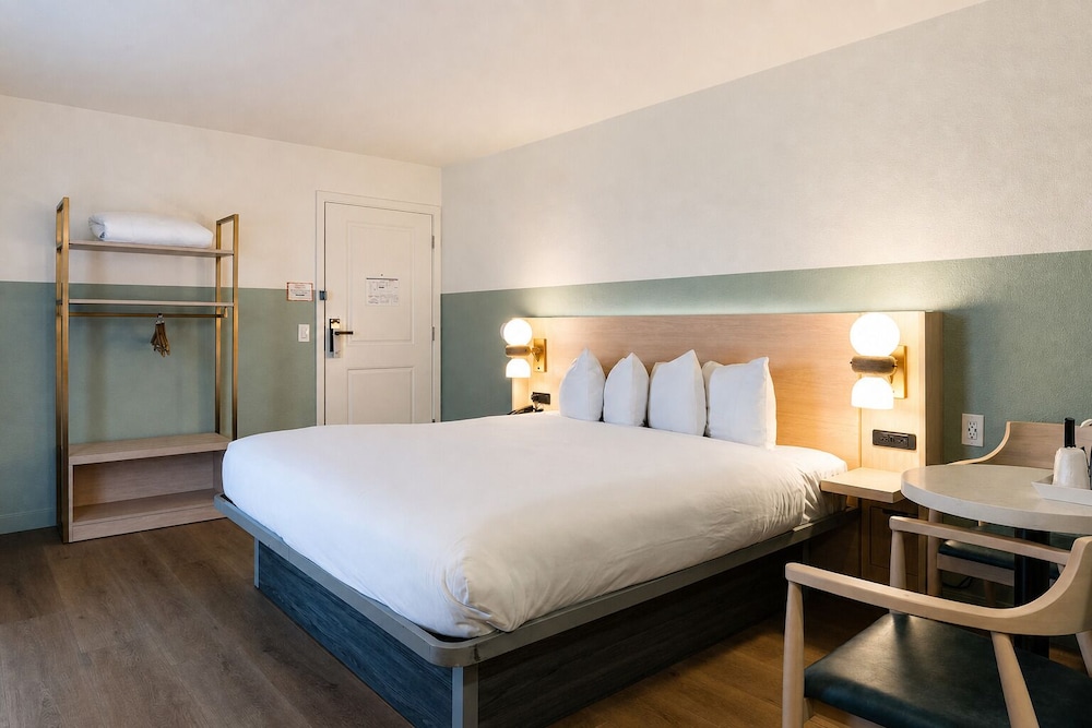 غرفة بسرير كينج، Stargazer Inn And Suites 13/15
