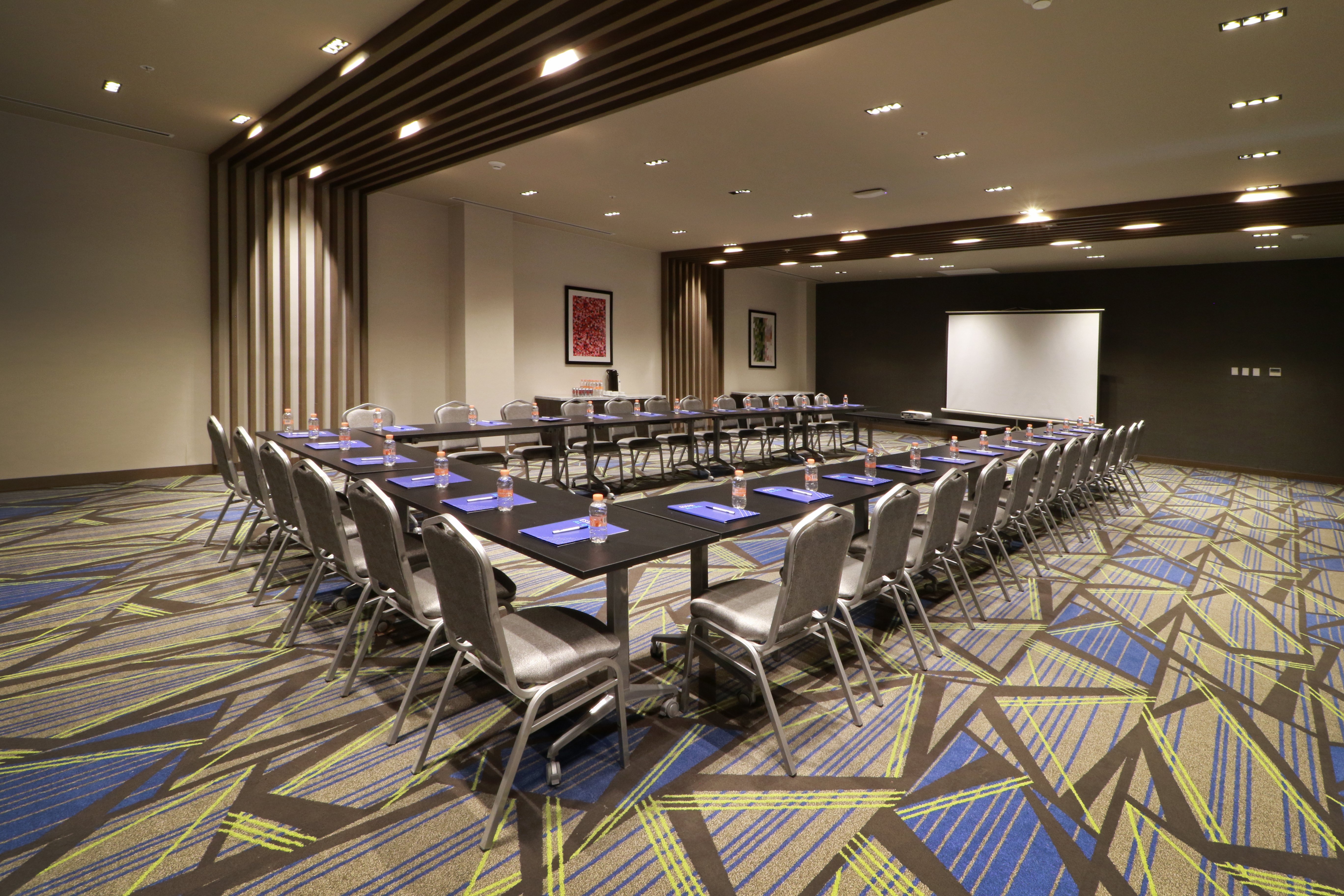Holiday Inn Express Monterrey Fundidora 63/74