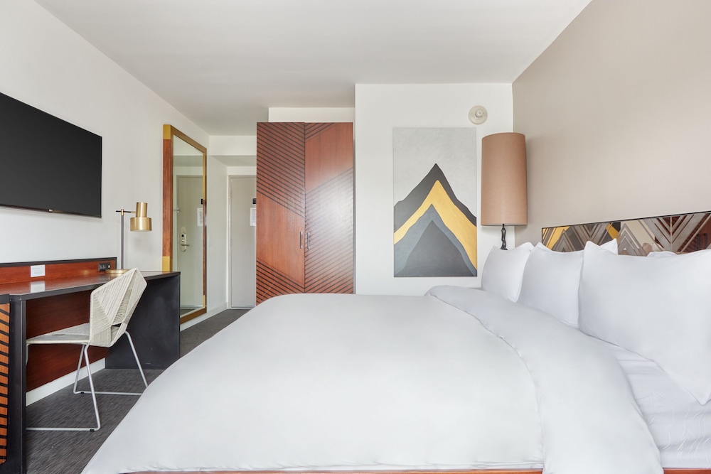 V Capri Palm Springs, a Dolce by Wyndham 13/50