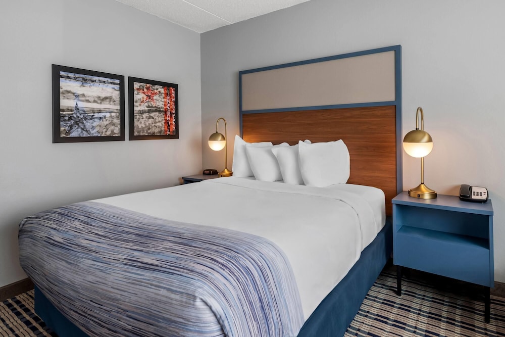 غرفة بسرير كوين، AmericInn by Wyndham Crookston U of M Crookston 2/7