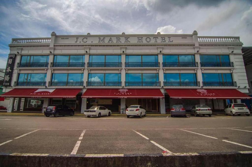 JC Mark Hotel 41/53