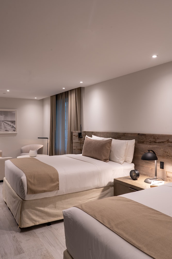 DELUXE, SUITE, 2 QUEEN BEDS
