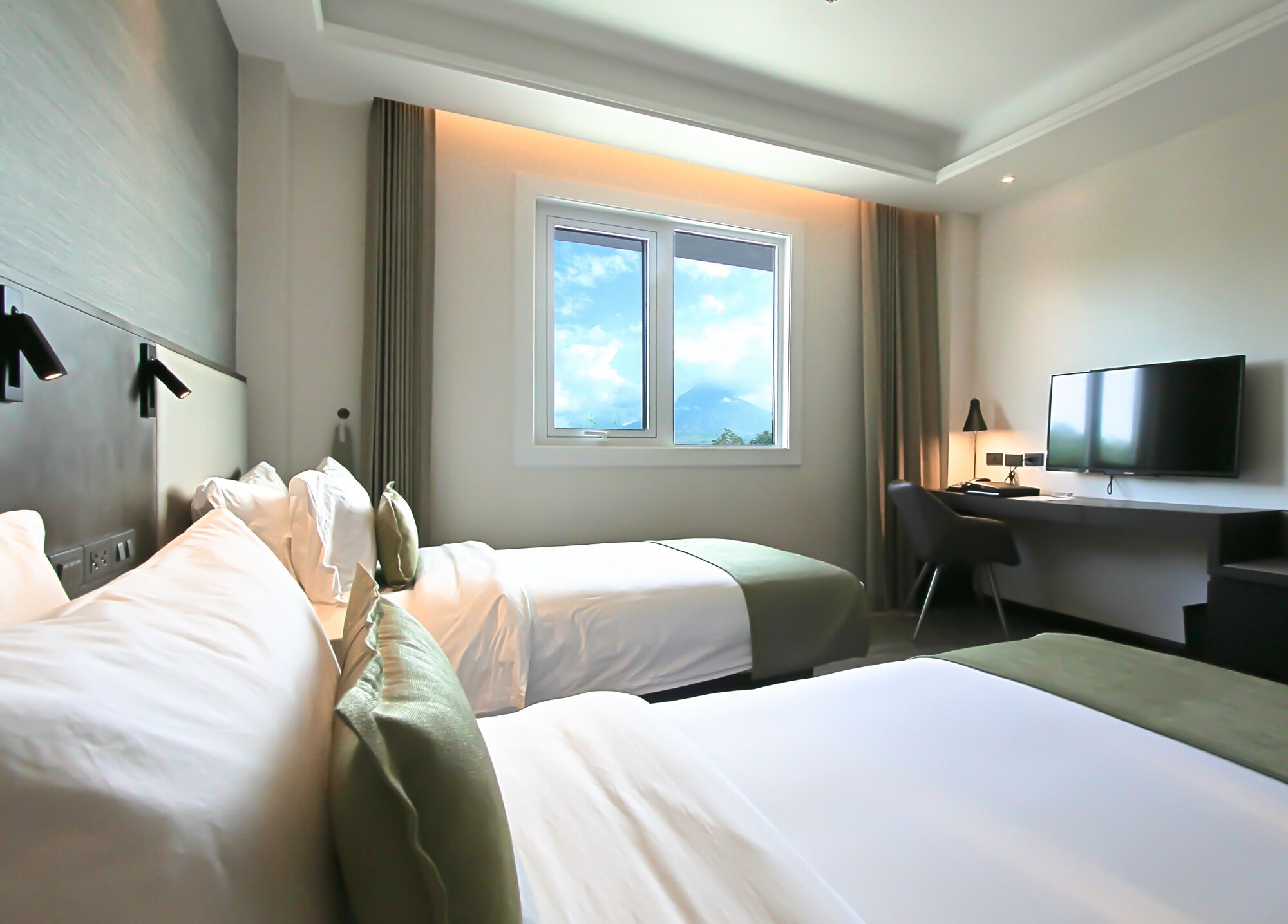 Deluxe, Twin Beds, Mayon View