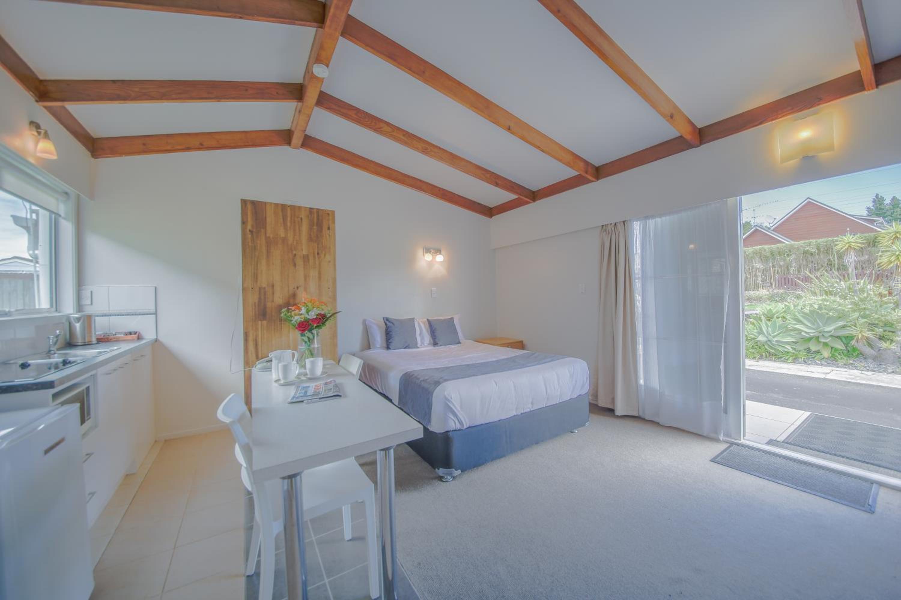 Studio, Twin Beds