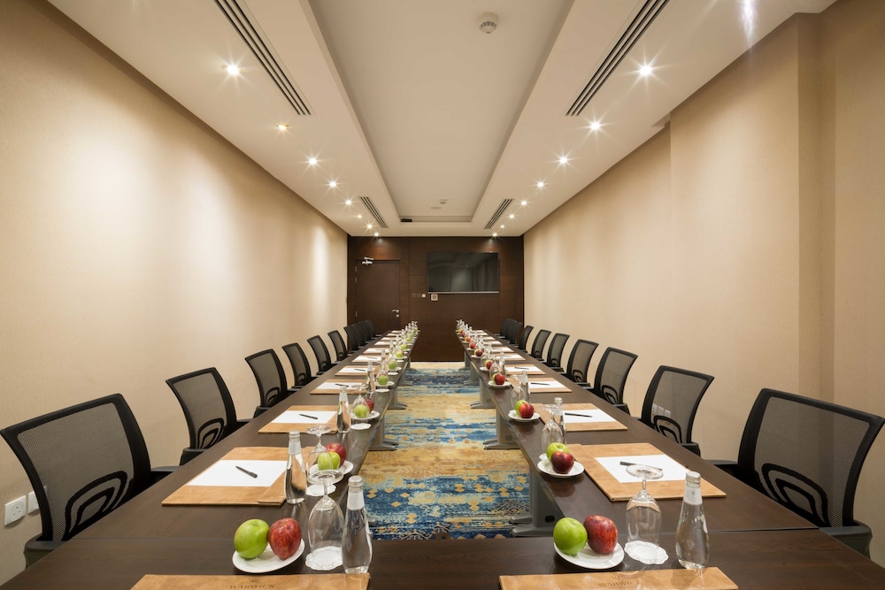 نافيتي ورويك الدمام(Naviti Warwick Dammam) 33/40