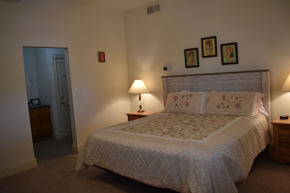 Hermann Crown Suites 25/75