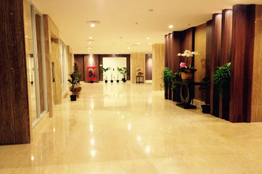 Arch Hotel 12/45