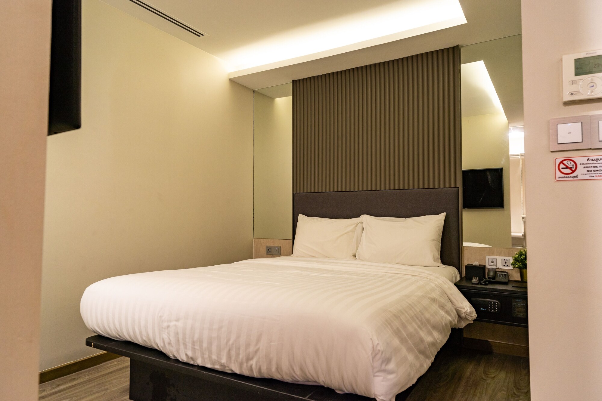 2 Bedrooms, Family Suite, 1 Queen and 1 Single Bed
