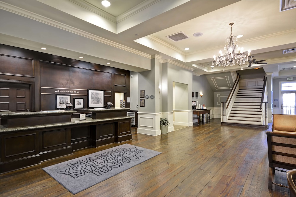 Hampton Inn and Suites Savannah Historic District 3/77