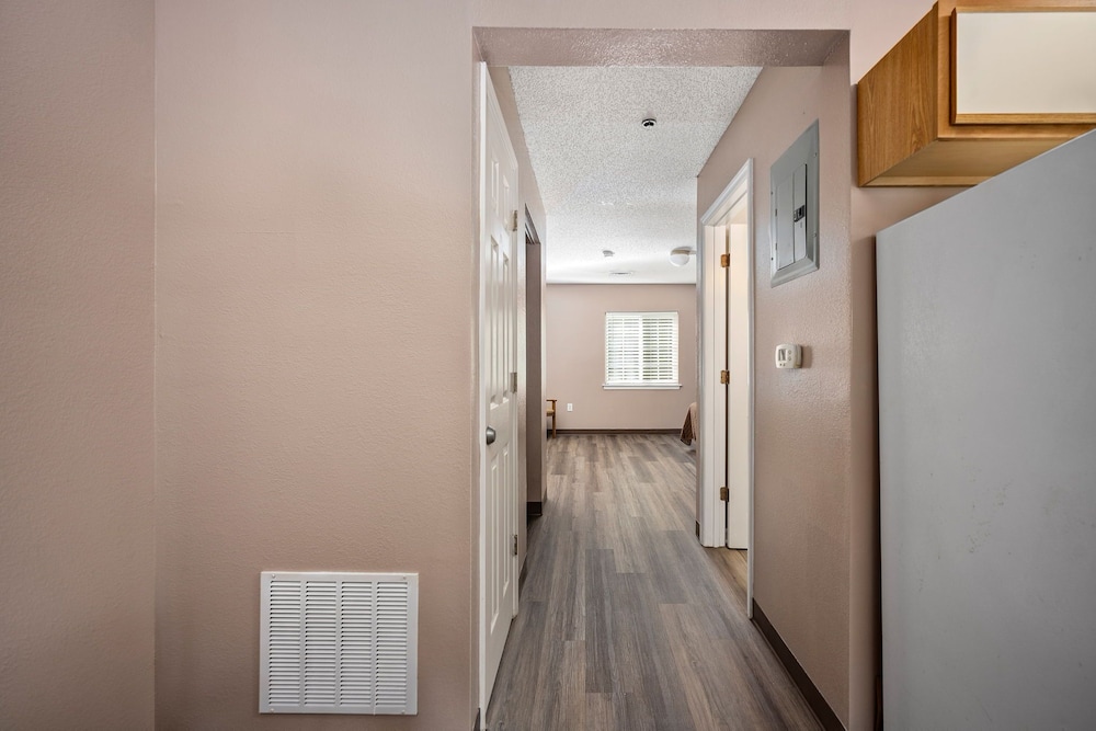 جناح بسرير كينج، Affordable Suites 5/5