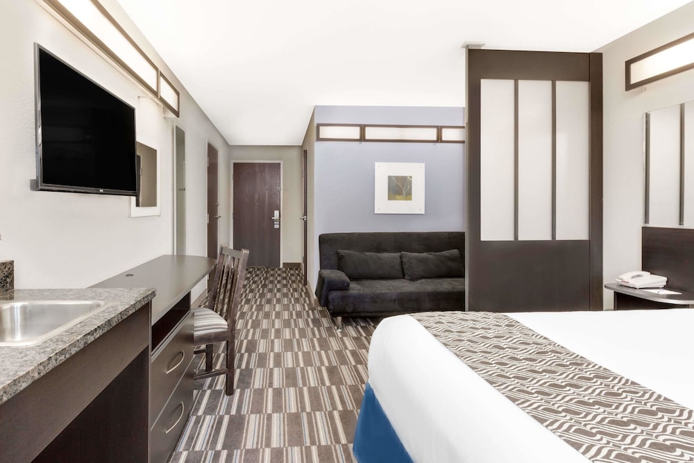 Microtel Inn & Suites Tuscaloosa Near University 18/30
