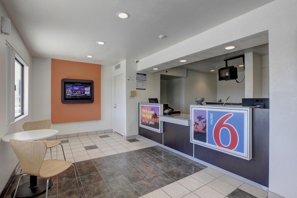 Motel6 Corona, CA - Norco 10/70