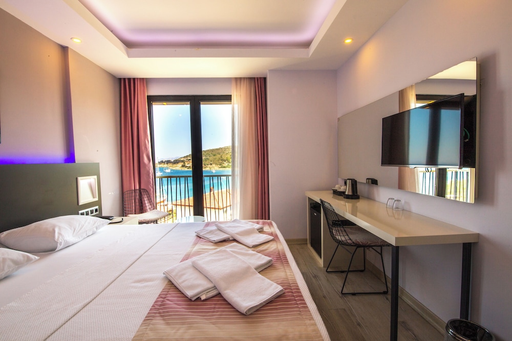 غرفة بسرير كوين بإطلالة على البحر، Datca Sapphire Hotel 2/3