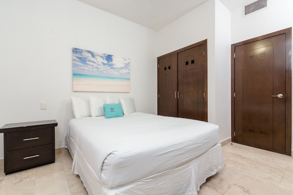 Laguna Shores Resort 16/49