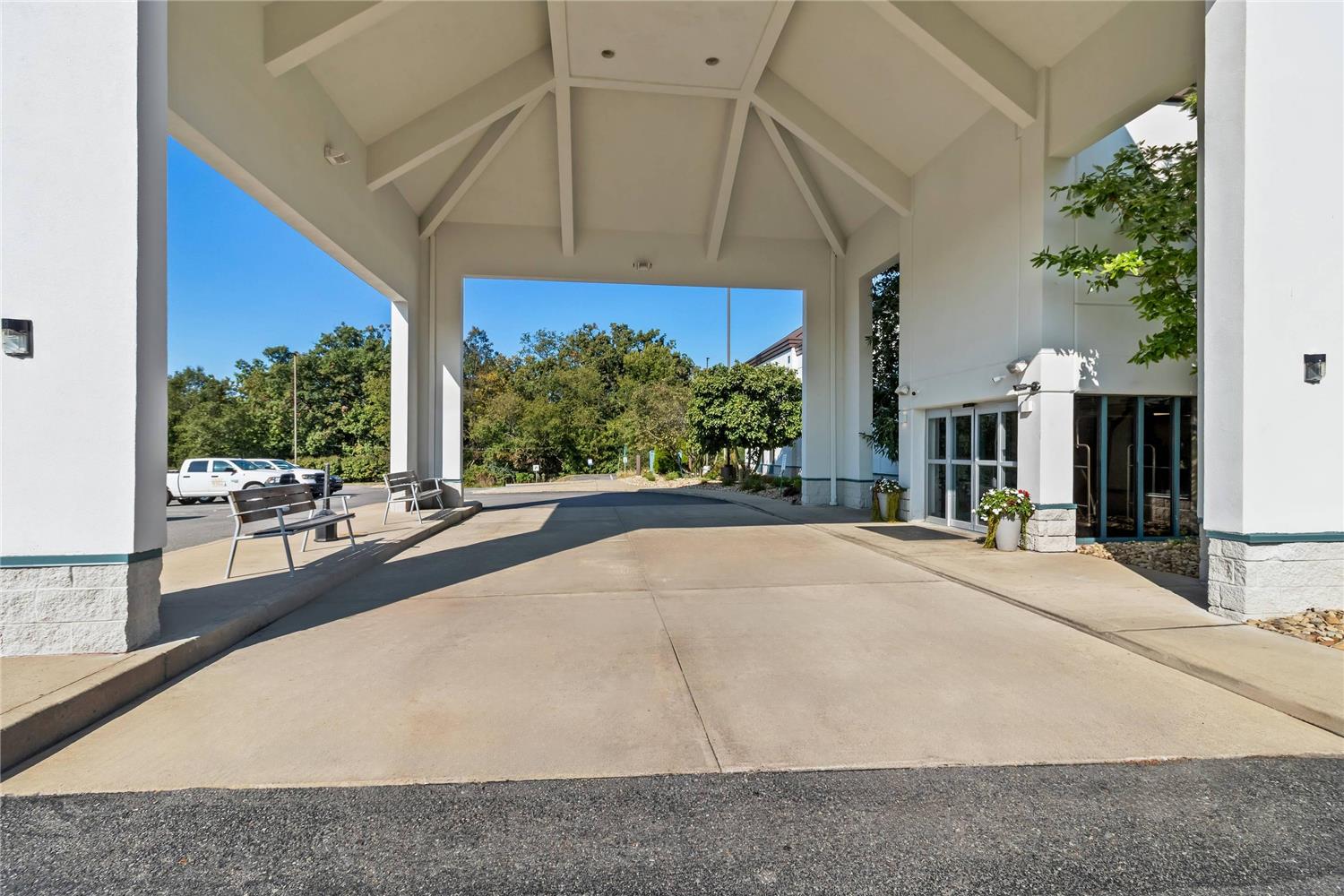 Clarion Inn Cranberry Township 44/47