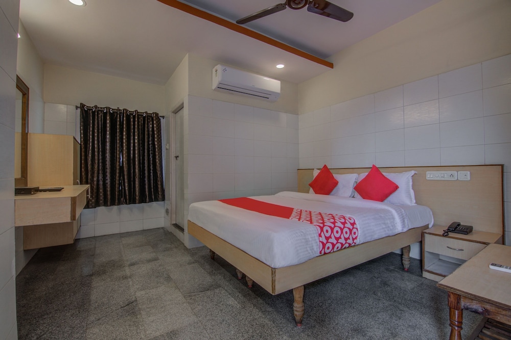 OYO 14669 Mayur's Residency 19/25